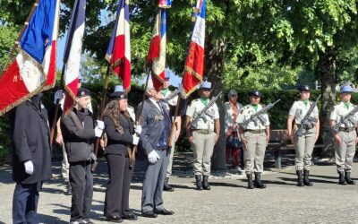 Commémoration du 8 mai : Maxime, élève de 3ème, porte fièrement le drapeau !